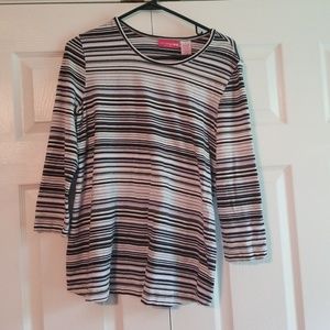 Liz Lange maternity shirt
